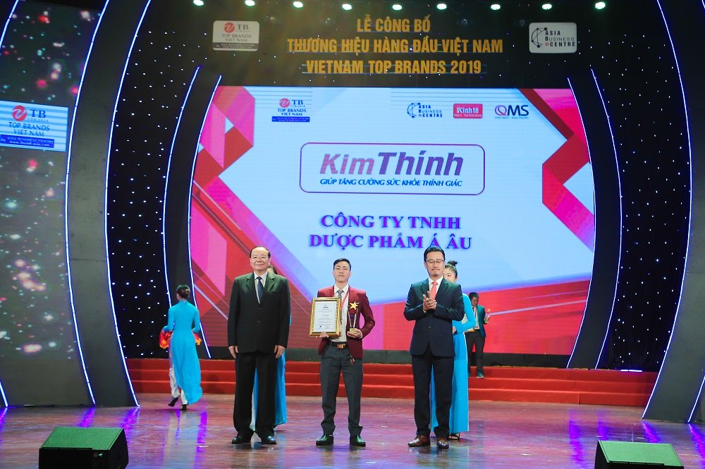 kim-thinh-vinh-du-nhan-giai-thuong-viet-nam-top-brand-2019.jpg